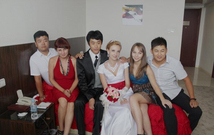 中国小伙娶俄罗斯女孩婚礼全过程,外国伴娘只剩羡慕