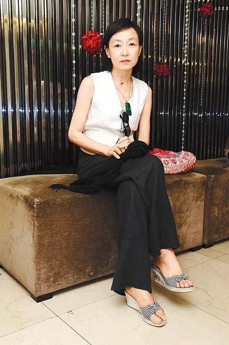 要么说现在健康才是首位的,曾经曾亚君虽然不是大富大贵,但是靠自己多