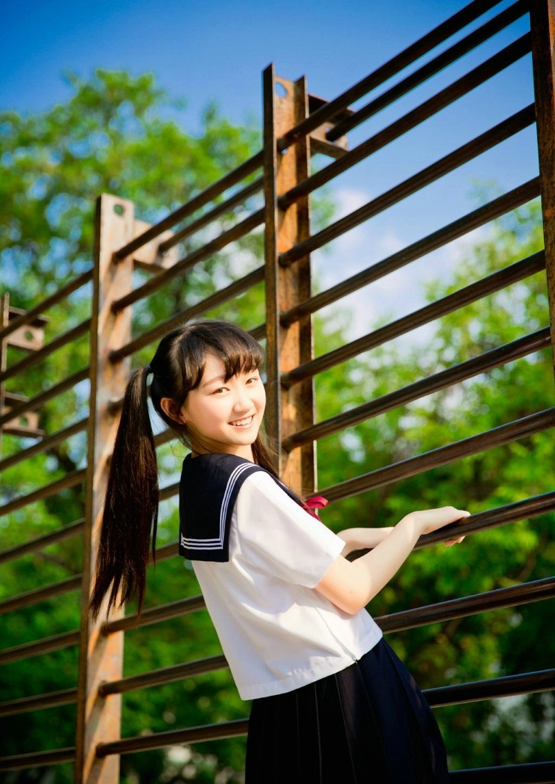 校服双马尾妹子纯真可爱阳光写真集