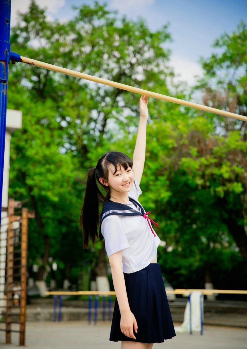 校服双马尾妹子纯真可爱阳光写真集
