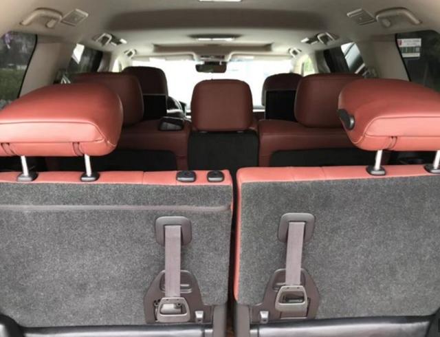 雷克萨斯lx570后排三座也很宽敞,虽说没有林肯领航员(配置|询价),凯迪