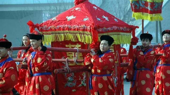 中国小伙娶印度美女为妻印度新娘面对这婚礼场面不知所措