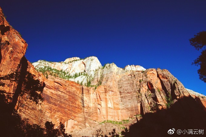 锡安国家公园 (Zion National Park)应该算是一个麻雀虽小