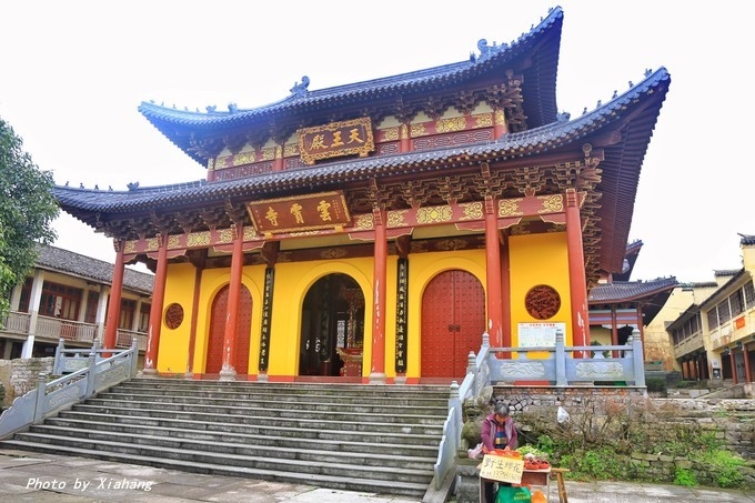 云霄寺位于方山顶仙天门处,因建于方山顶,高耸入云而得名云霄寺.