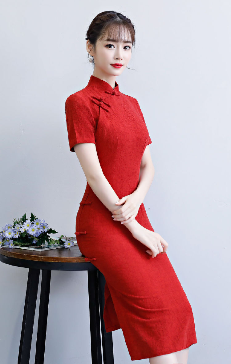 红色中长款棉麻旗袍裙,穿出饱满修身感,要看了吗?