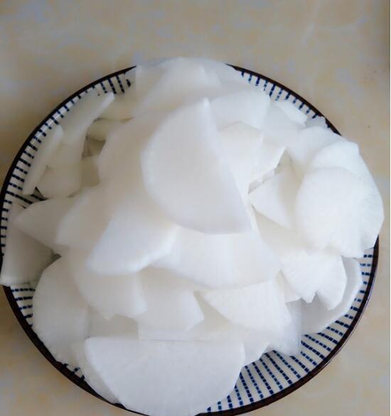 白萝卜去皮洗净切片1.食材准备,虾皮冲洗干净