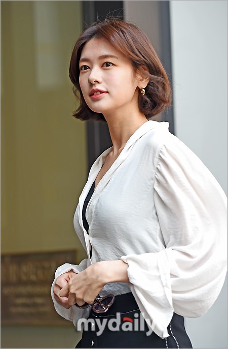 韩国女艺人郑素敏首尔出席代言品牌宣传活动
