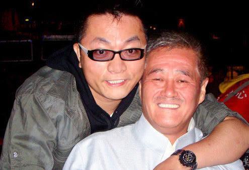 他曾是赵本山的爱徒,凭借一首歌身价上亿,如今38岁却无人识