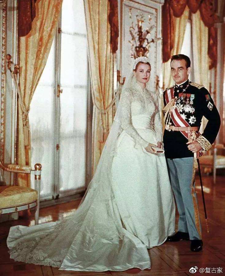 1957年,格蕾丝·凯利(GraceKelly)王妃在全世界的注视下|凯利|婚纱|格蕾丝|王妃|蕾丝_新浪新闻