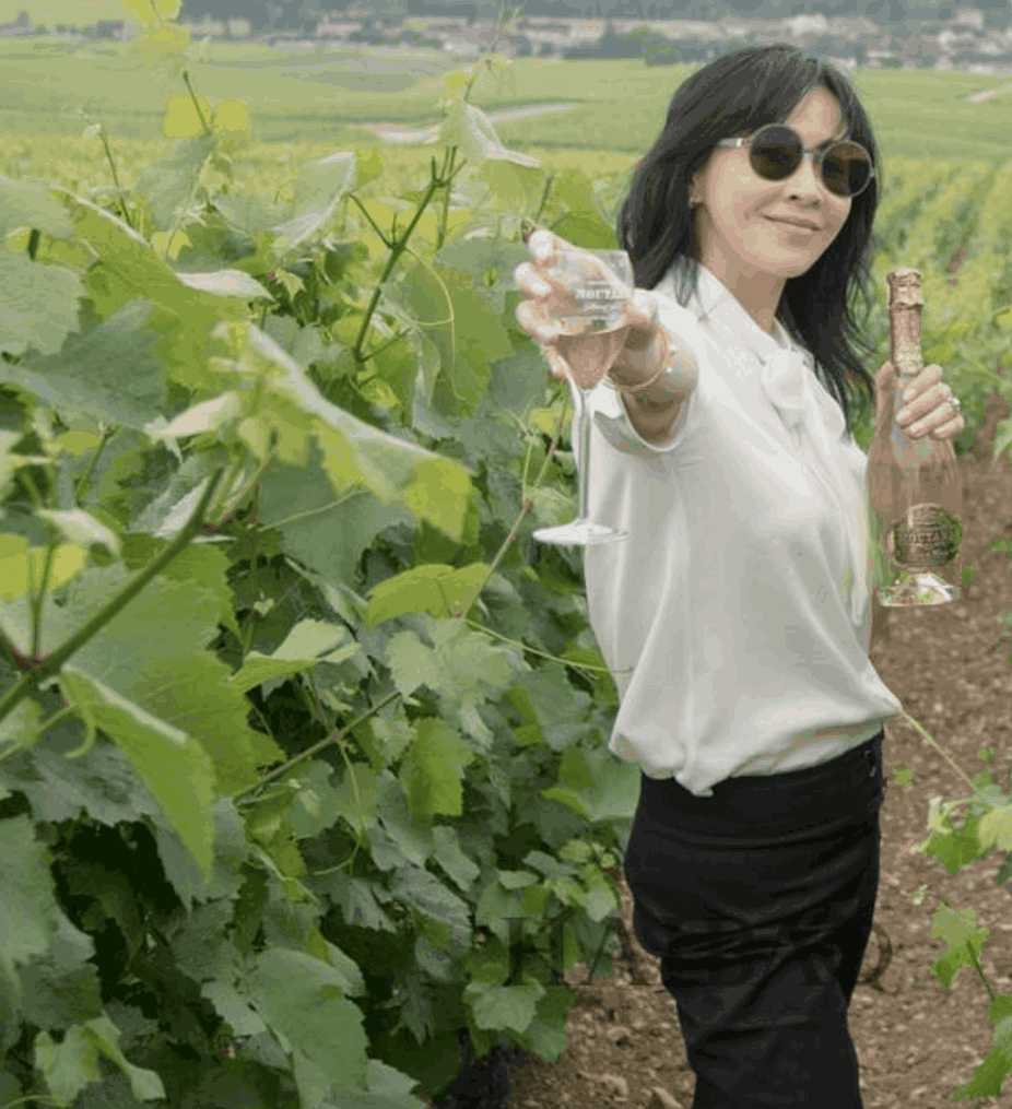 盘点干农活的女明星, 葛荟婕抱猪仔 张柏芝喂猪 颖宝全身是泥