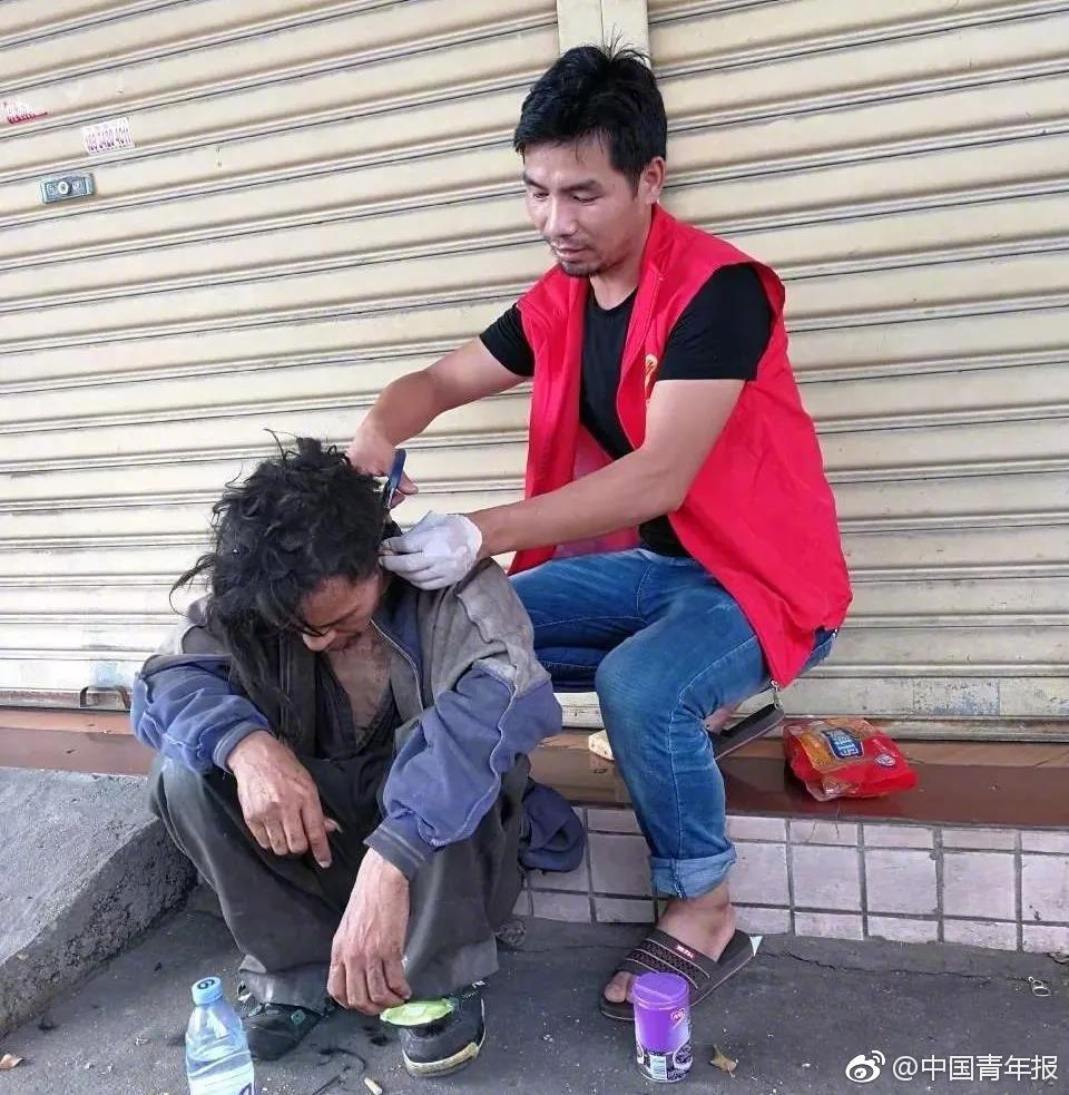 网红牛哥:每日直播十小时,送50位流浪汉回家