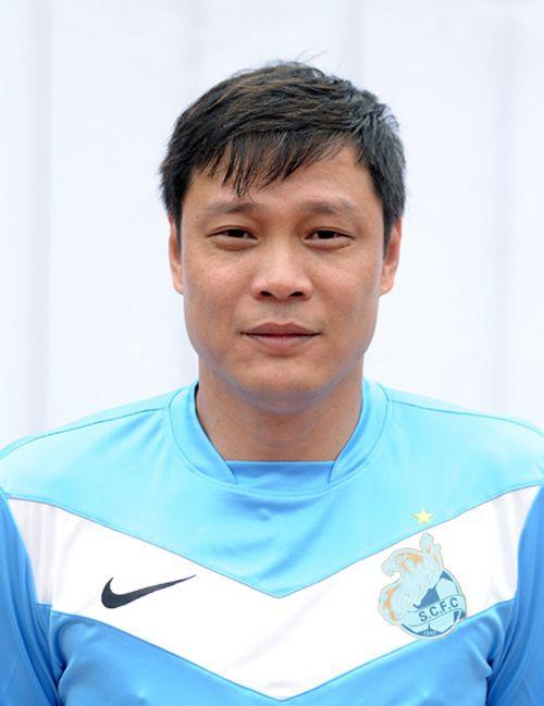 年11月6日生于上海杨浦区,是中国职业足球运动员,原国家足球队队长