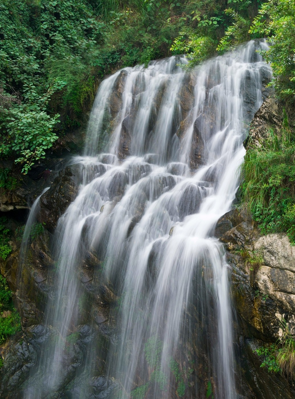 错过了也没关系,我们大西安避暑好去处,高冠瀑布和柞水也有水床还有