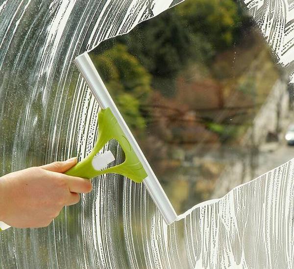 教你一招轻松搞定,玻璃干净可以当镜子照