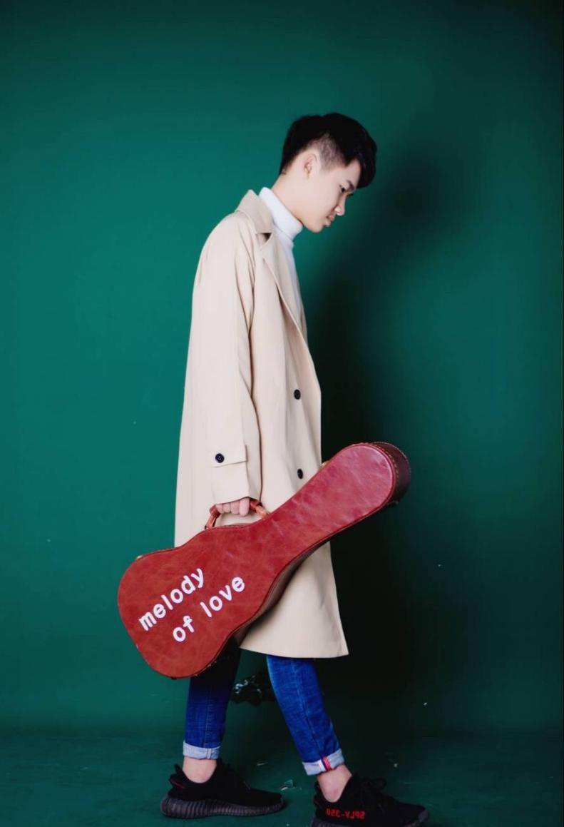 烁哥生日会直播上演回忆杀 热血男儿几度哽咽 粉丝弹幕刷屏送祝福