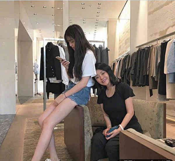 21岁的她坐拥55亿,半个娱乐圈都宠着她,却被前男友说"脏"