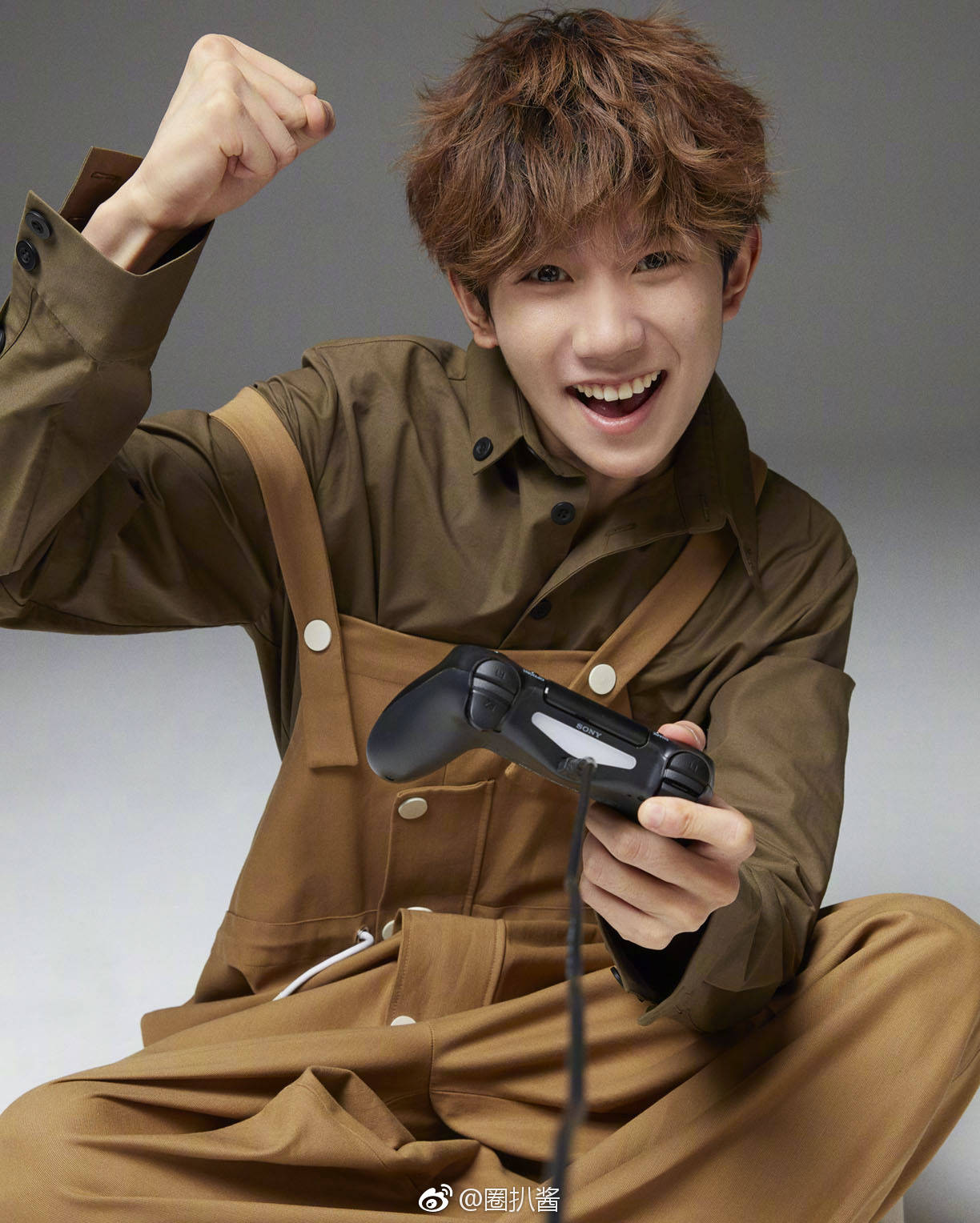 王源《时尚cosmo十月刊内页大片曝光