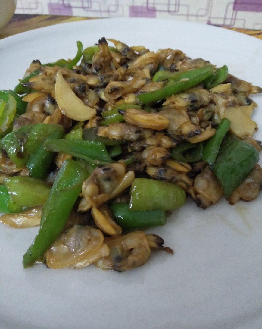 夏天就要吃香的喝辣的,来个鲜味十足的小炒蚬子肉,超好的下酒菜