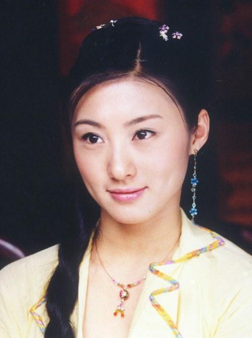 凭少年王白素出名与聂远离婚后淡出演艺圈如今成这般模样