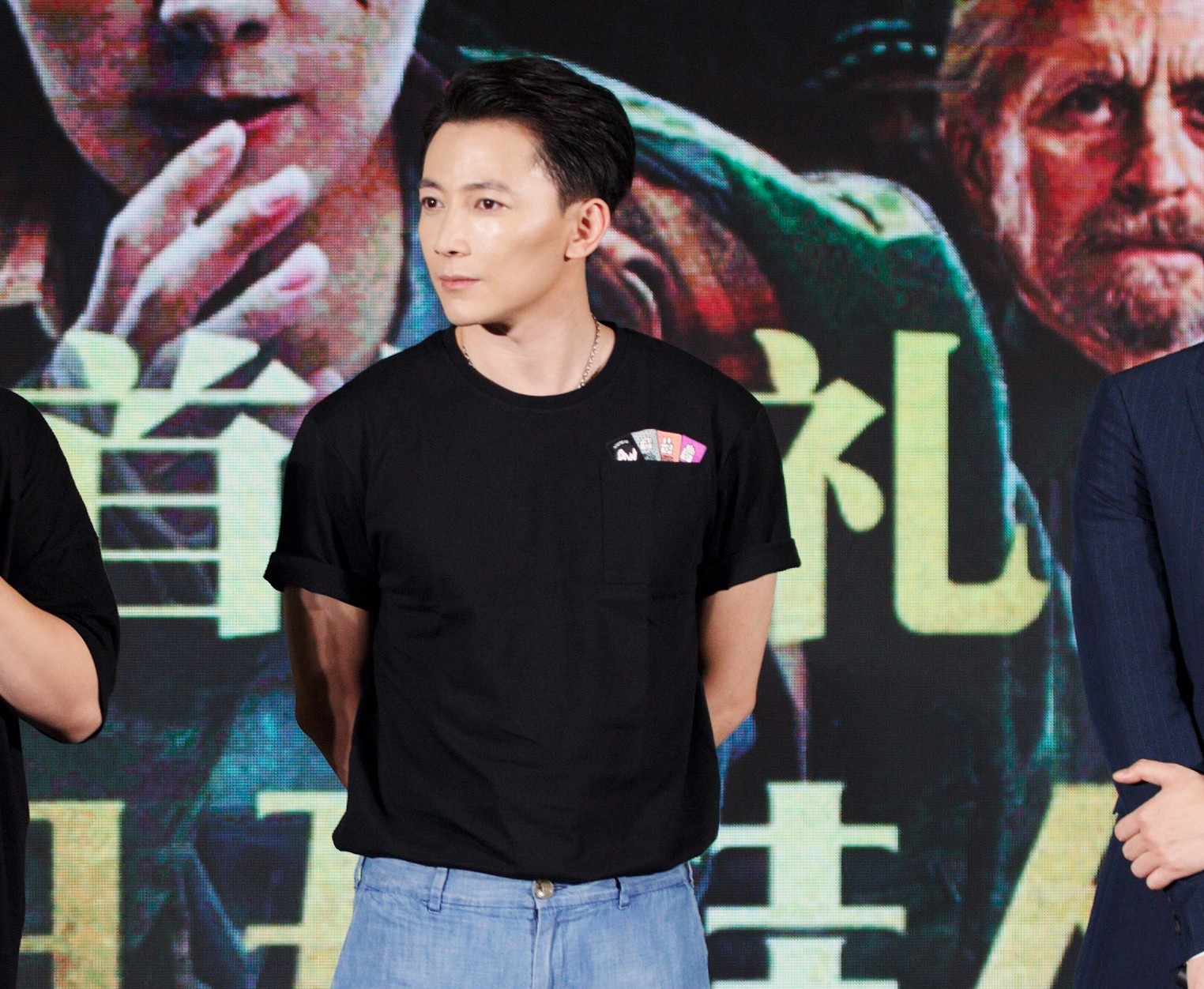 电影《动物世界》首映 迟嘉标志冷酷造型诠释"入坑推手"