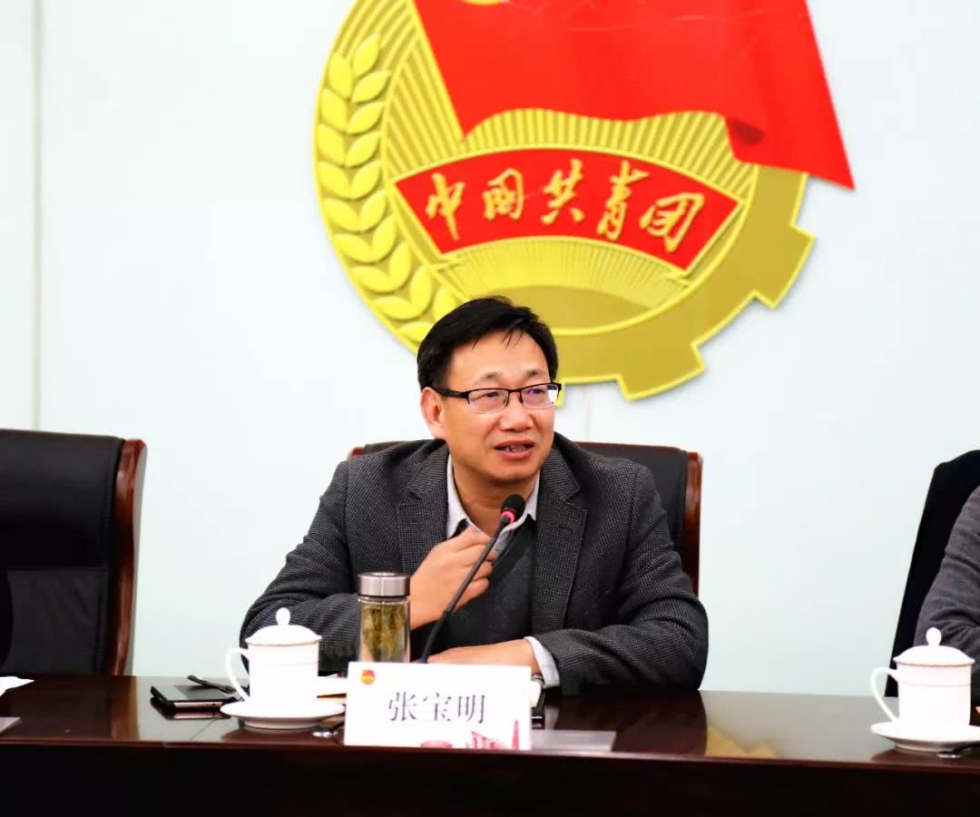 河南大学党委副书记张宝明回答学生提问3月22日下午,由河南大学团委