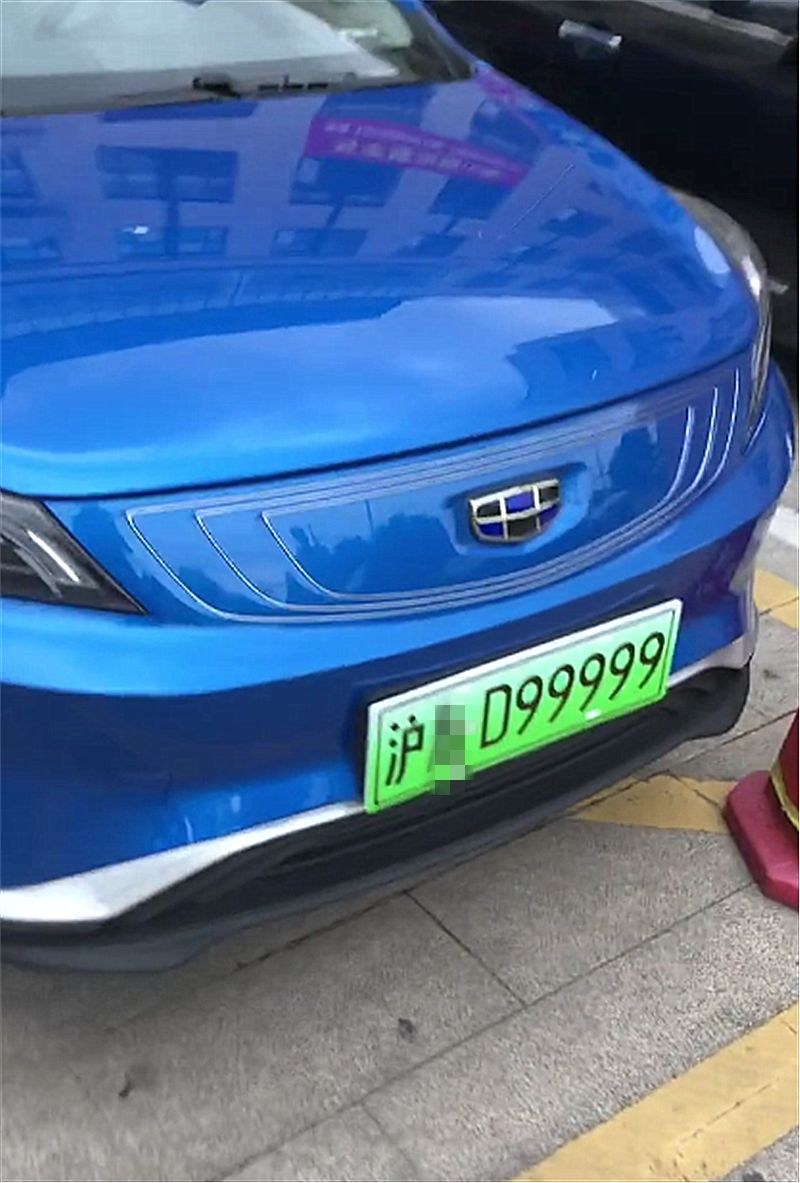 上海偶遇最牛吉利帝豪gse车牌五连号比88888还霸气