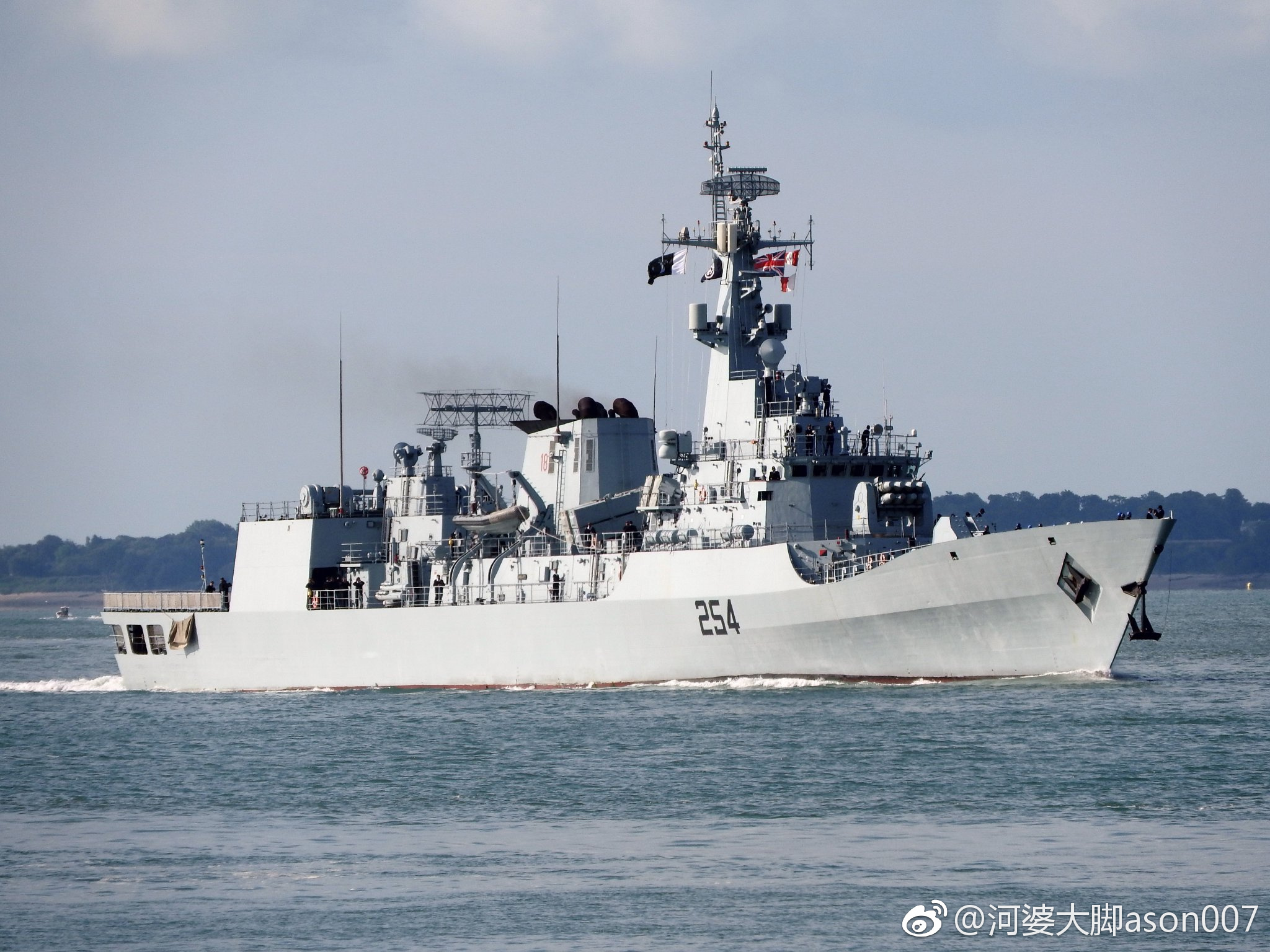 巴基斯坦海军f-22p型护卫舰"阿斯雷特(aslat)"号18日抵达英国朴茨茅