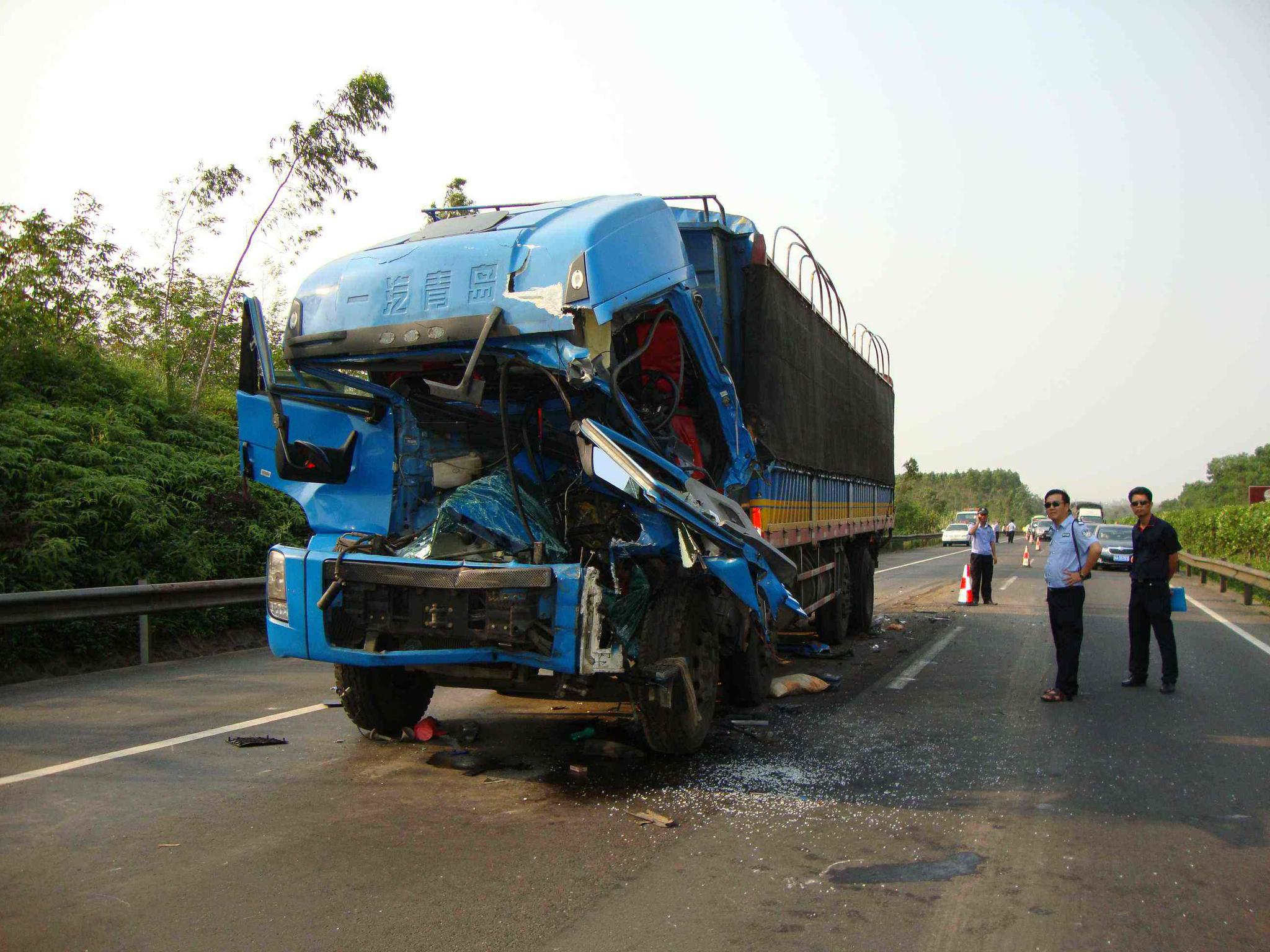 疲劳驾驶有多危险?司机睡眠不足4小时,发生车祸的风险性最高