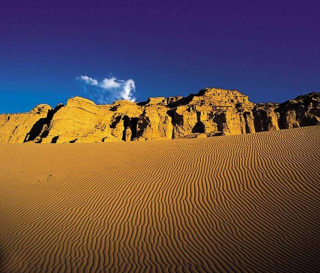 我国沙漠里出现了大面积湖泊,3万亩土地得以利用,怎么回事呢?