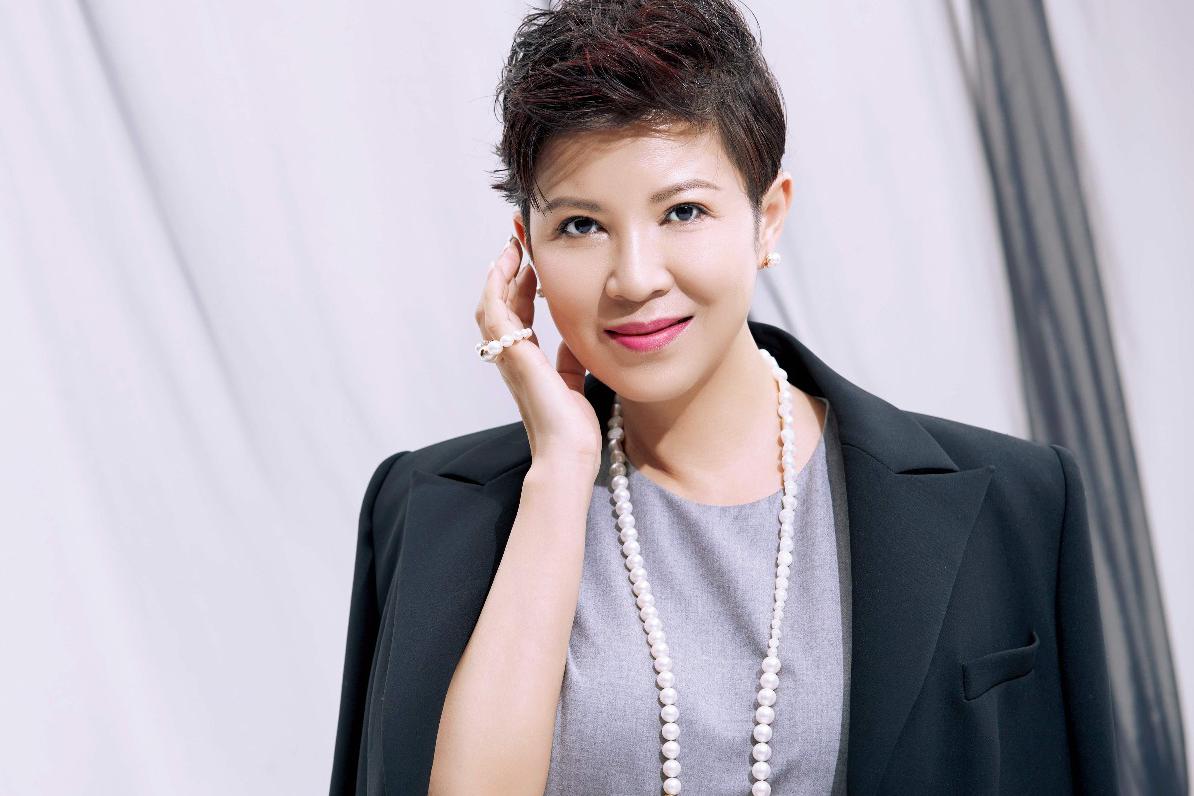 杭天琪为公益献身 高调诠释自己时尚态度