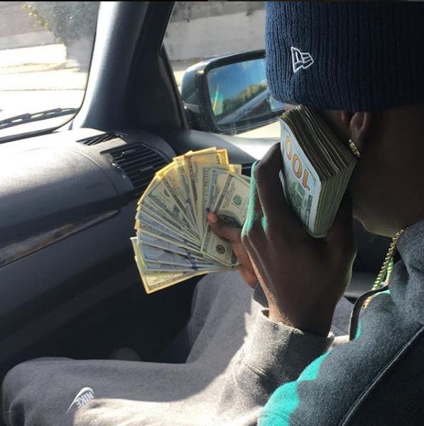 在梅威瑟的带领下,美国黑人生活的全部就是炫富