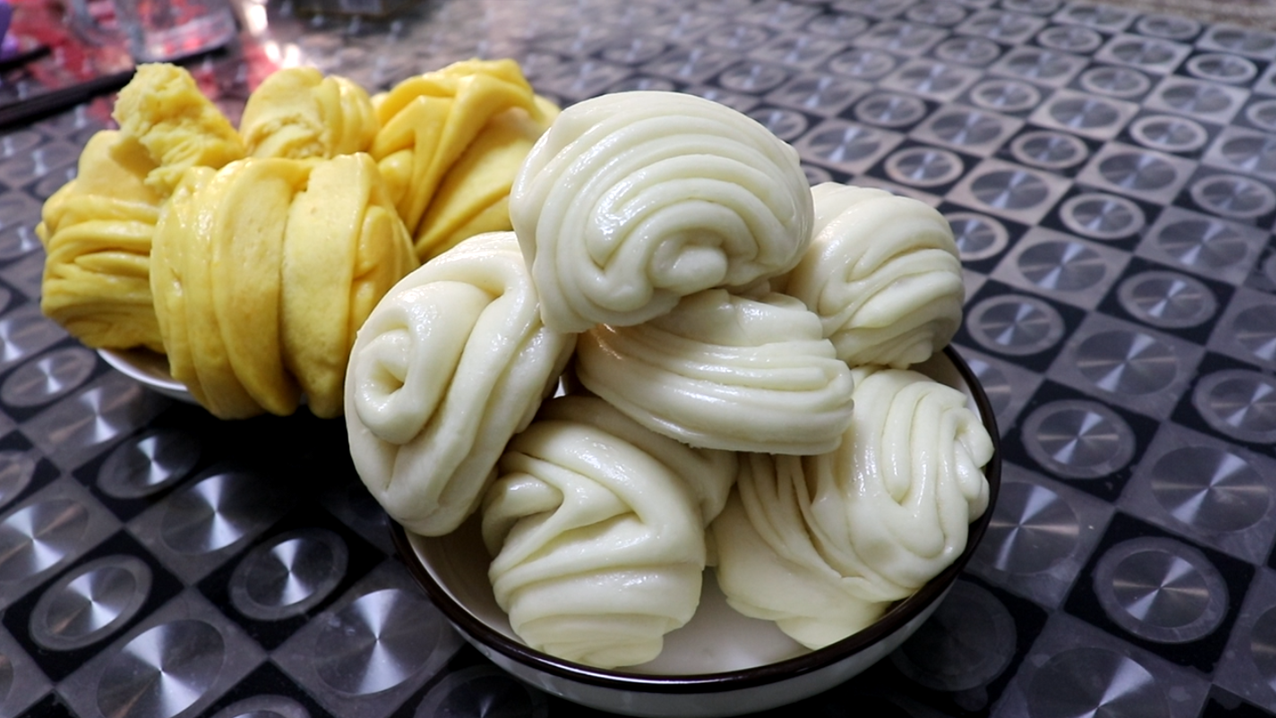 北方的花卷馒头,两种手法教您在家轻松做出来,实在是太简单了!