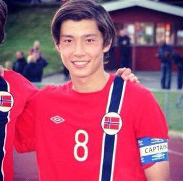 中国足球曝将归化华裔外援!母亲曾是河南籍:一