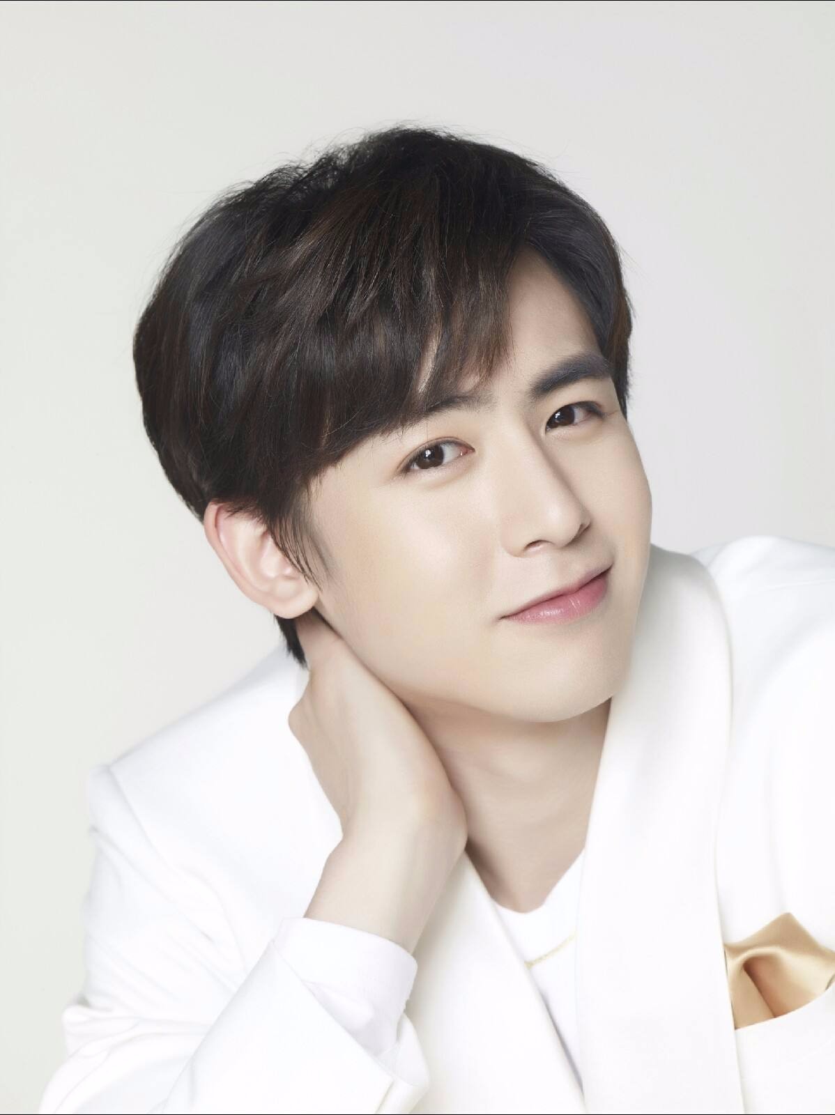 尼坤胖了,瘦时的照片张张都可以做壁纸