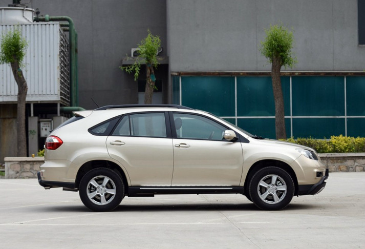 比亚迪s6七座版车型,售价在8.49万元-11.69万元之间.