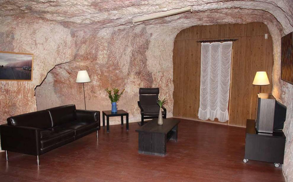 一个深居在地下的村庄, 当地的气温经常高达50