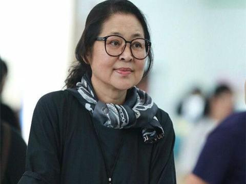 59岁倪萍近照曝光!身材胖嘟嘟笑容暖乎乎,网友:陈凯歌后悔不?