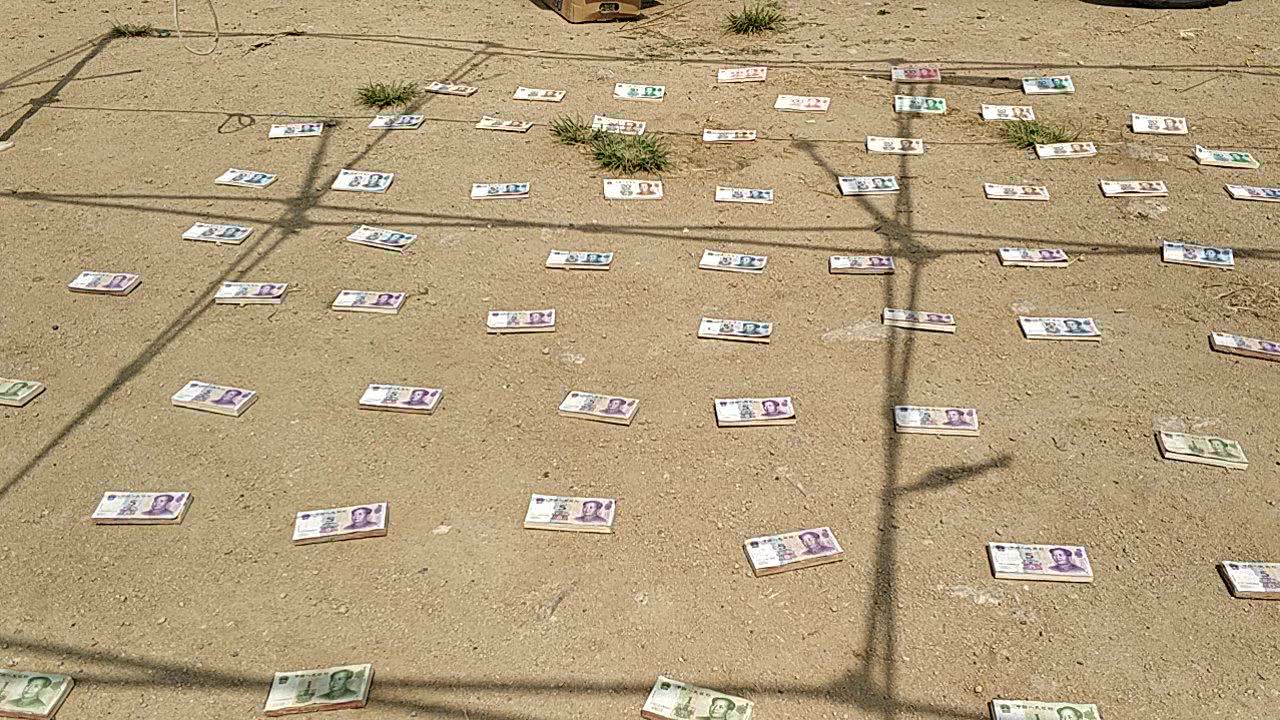 "套现"10元换800,大妈60元钱打水漂