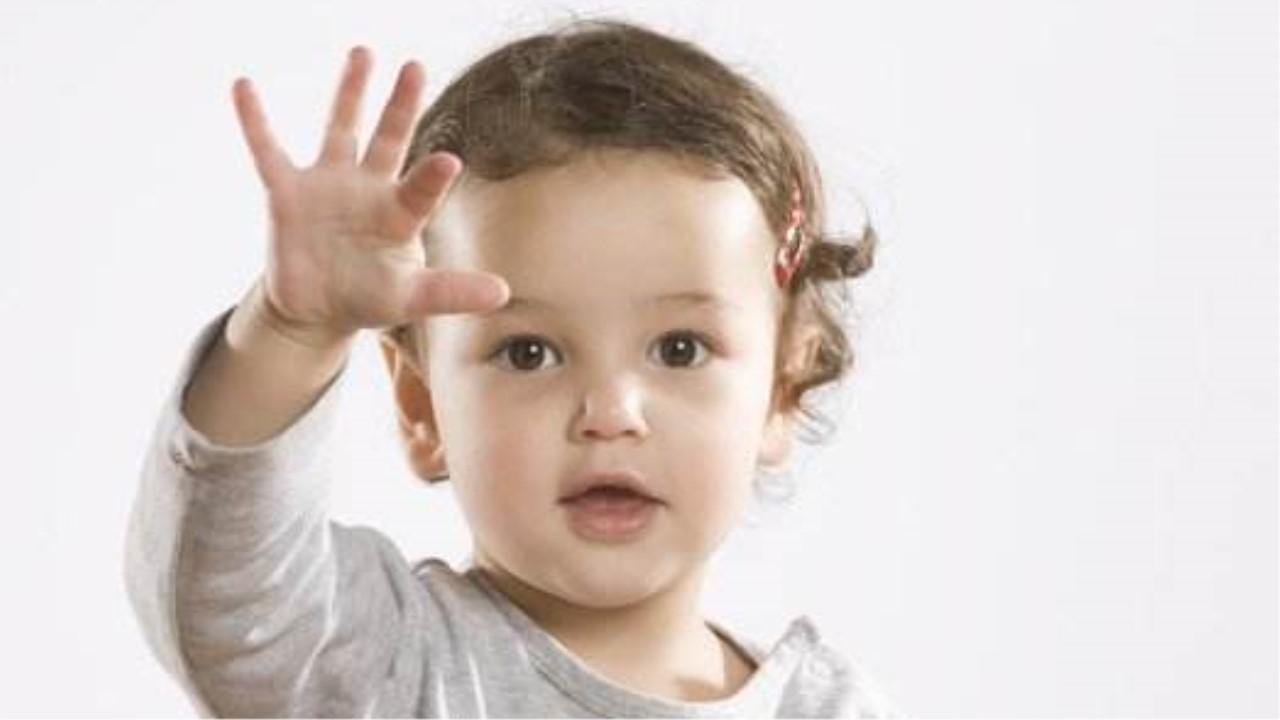 手指谣《手指亲亲》:不用上早教,在家轻松变聪明