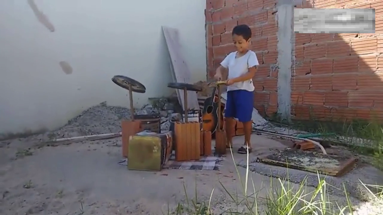 强悍了!小男孩自制架子鼓,服服服!