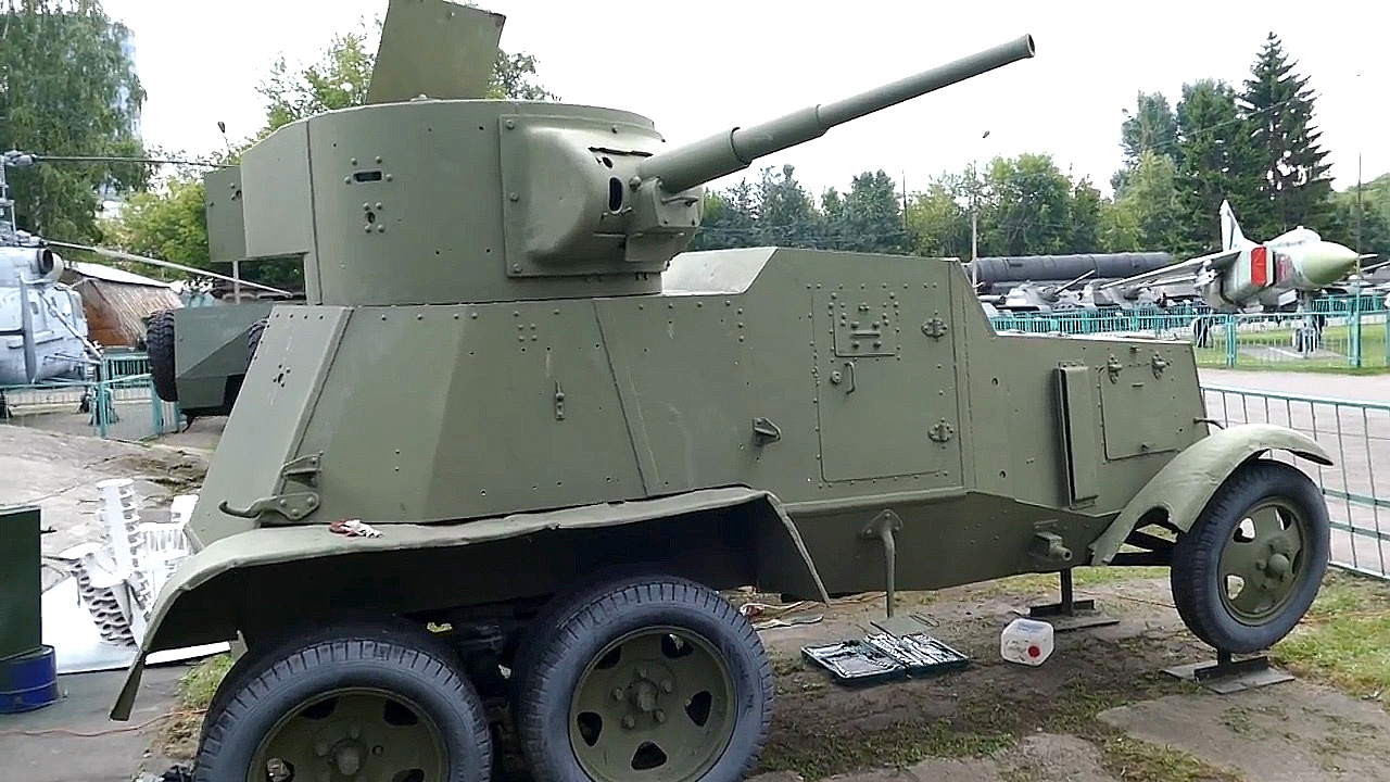 ba-6是苏联在1930年代早期研制的装甲车,ba-6使用的45mm炮(.