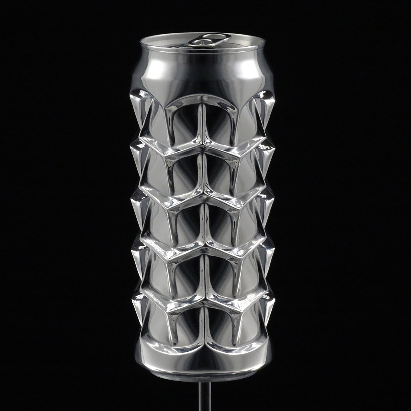 喝完饮料后被你随意丢弃的铝制易拉罐|易拉罐|铝制|艺术品_新浪新闻