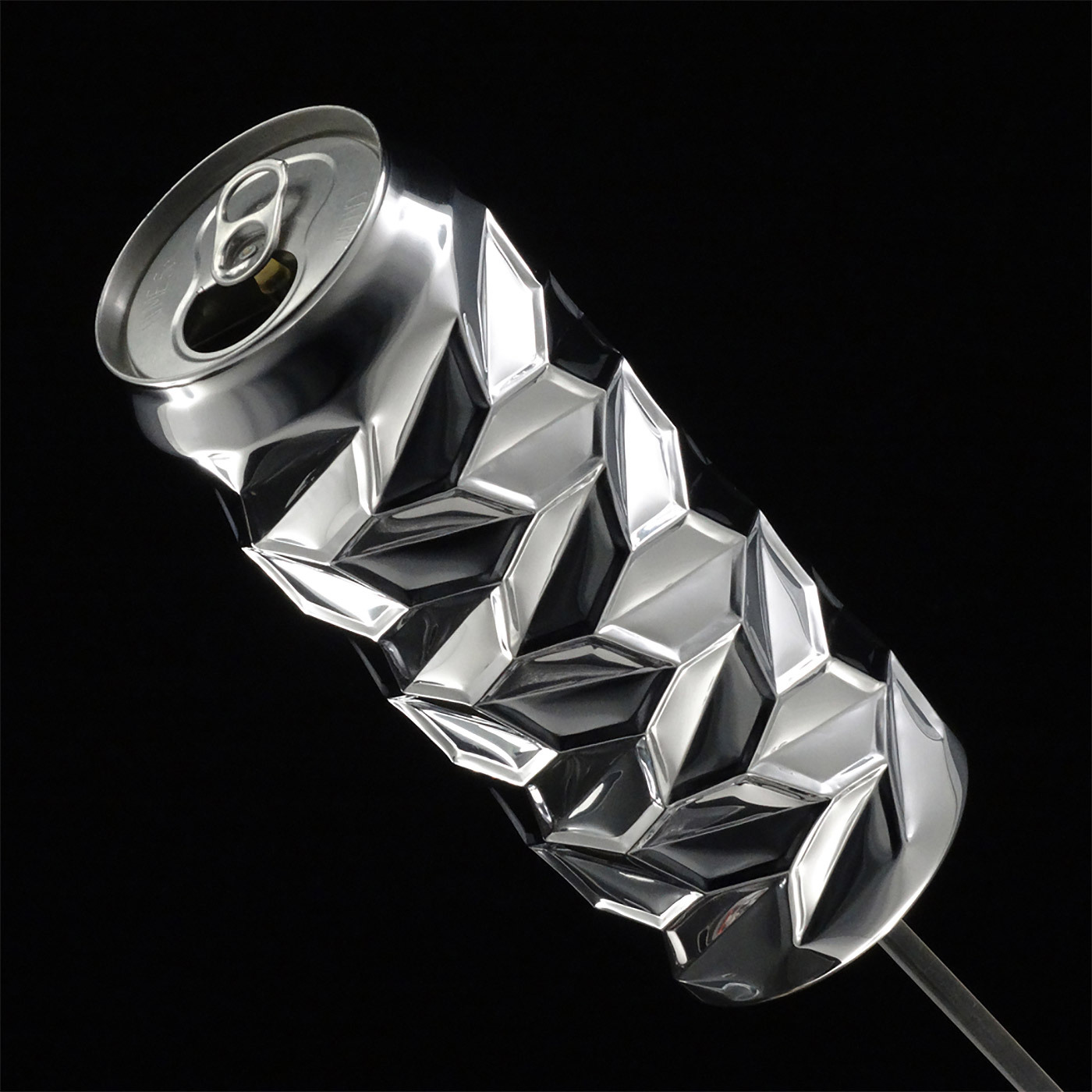 喝完饮料后被你随意丢弃的铝制易拉罐|易拉罐|铝制|艺术品_新浪新闻