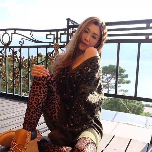 17岁被逼还债出道,拒绝潜规则被雪藏|李彩桦|出道|潘启翀_新浪新闻