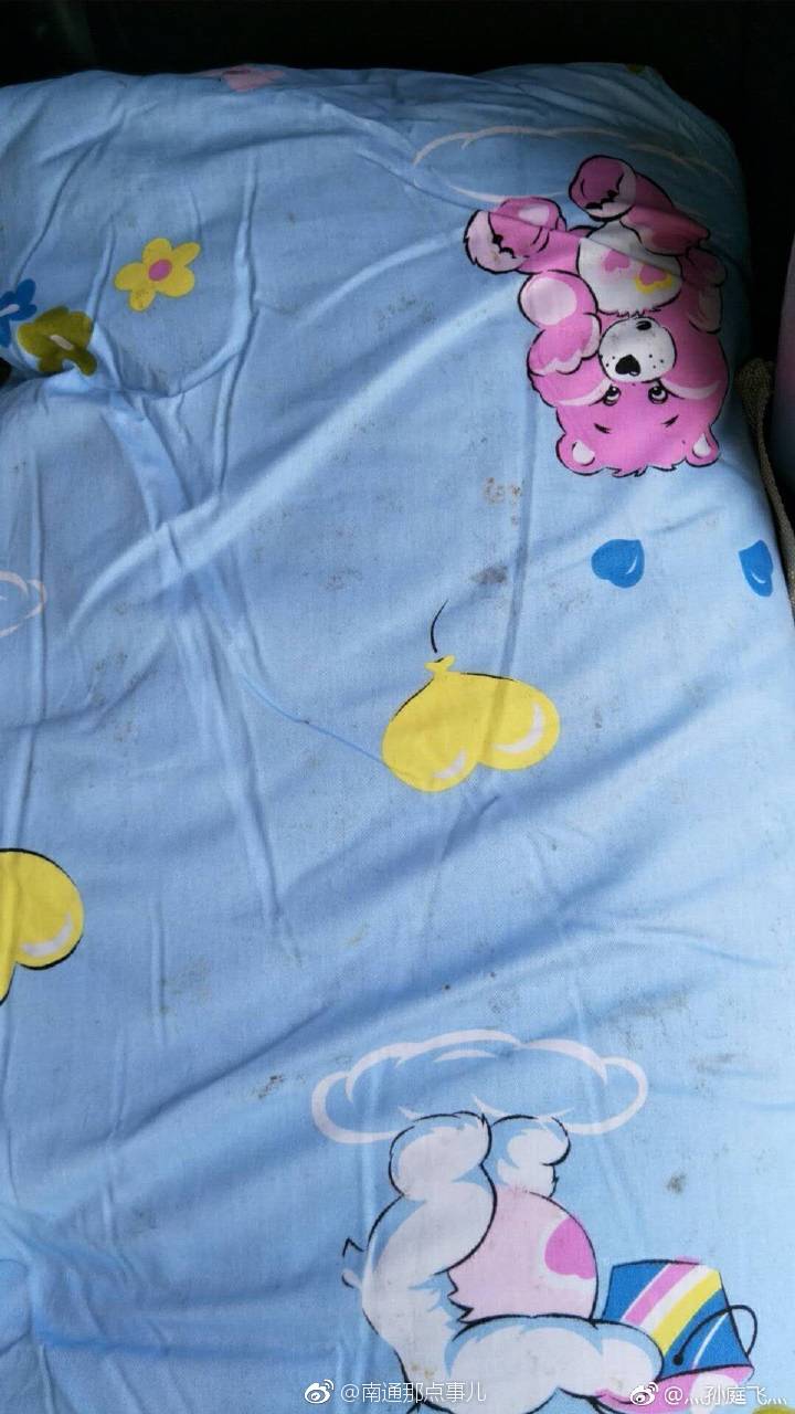 南通一幼儿园竟给新生发放发霉床上用品学校称可退换但过期不候