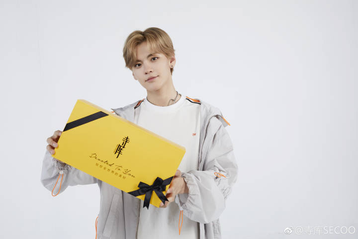 乐华七子寺库代言人 乐华七子 范丞丞 朱正廷 黄明昊 毕雯珺 丁泽仁