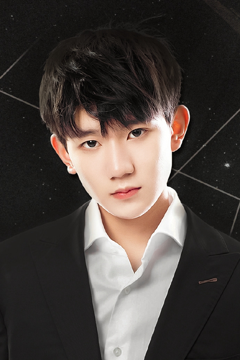 王源深夜福利发放腹肌暴击,手指暴露这一细节,看完彻底睡不着觉