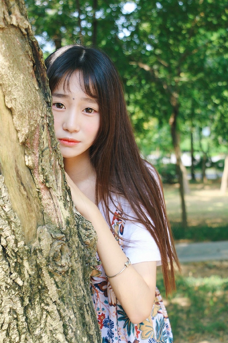 阳光下的齐刘海软萌妹子清新写真集