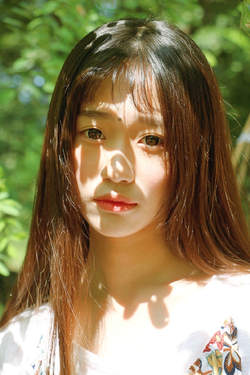 阳光下的齐刘海软萌妹子清新写真集