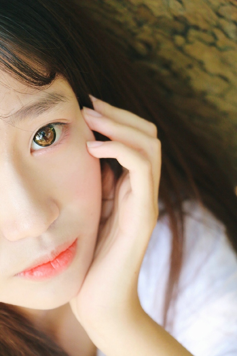 阳光下的齐刘海软萌妹子清新写真集